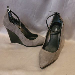 Levity Womens High Heel Wedge Shoes Gray And Black Size 6